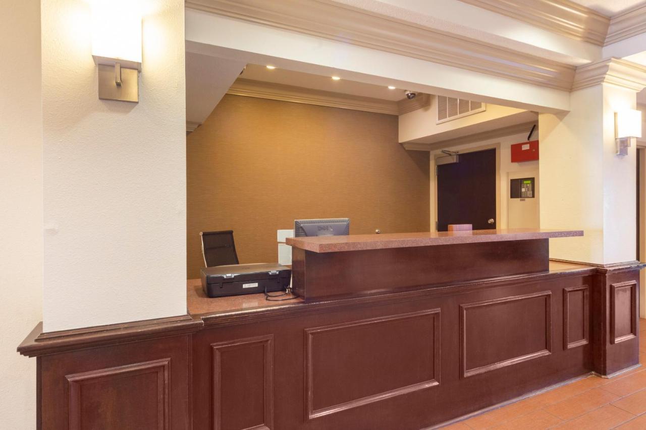 Ramada By Wyndham Jackson Ms Hotel Екстериор снимка