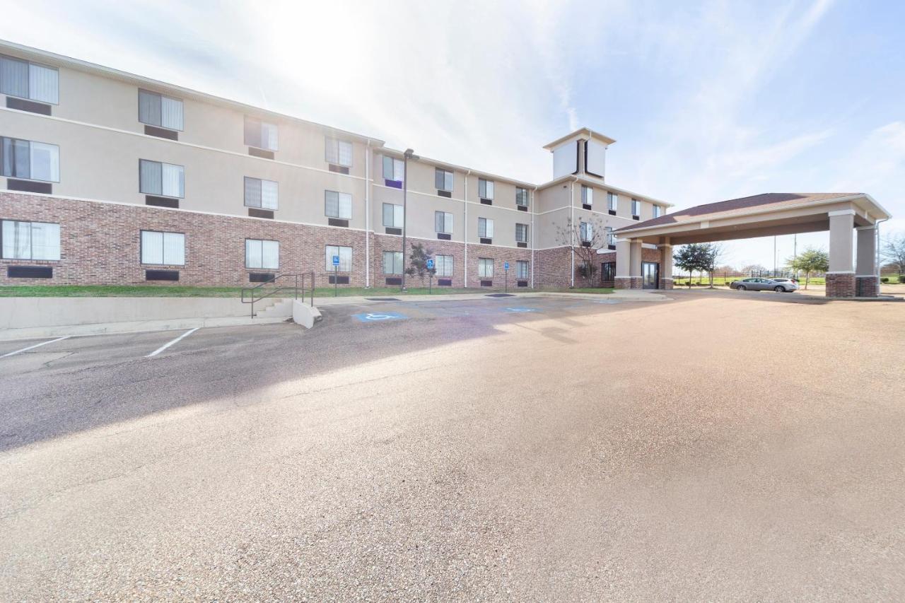 Ramada By Wyndham Jackson Ms Hotel Екстериор снимка