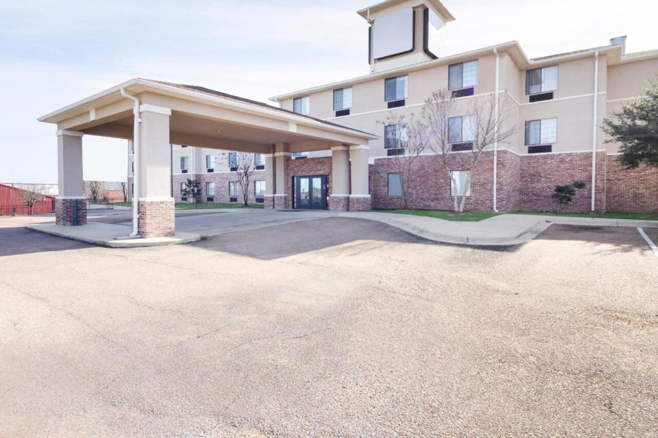 Ramada By Wyndham Jackson Ms Hotel Екстериор снимка