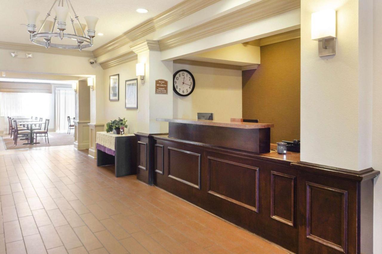 Ramada By Wyndham Jackson Ms Hotel Екстериор снимка